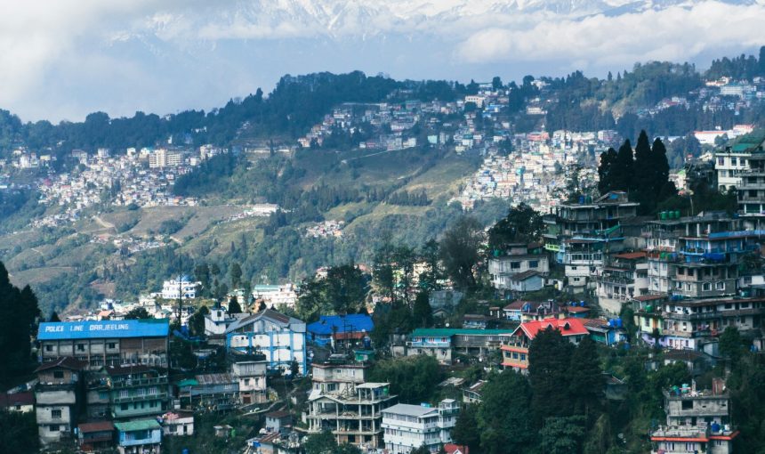 “Unwind in Himalayan Tranquility: Your 5-Day Guide to Gangtok & Darjeeling’s Must-Visit Spots, Scenic Treks, and Local Delights!”