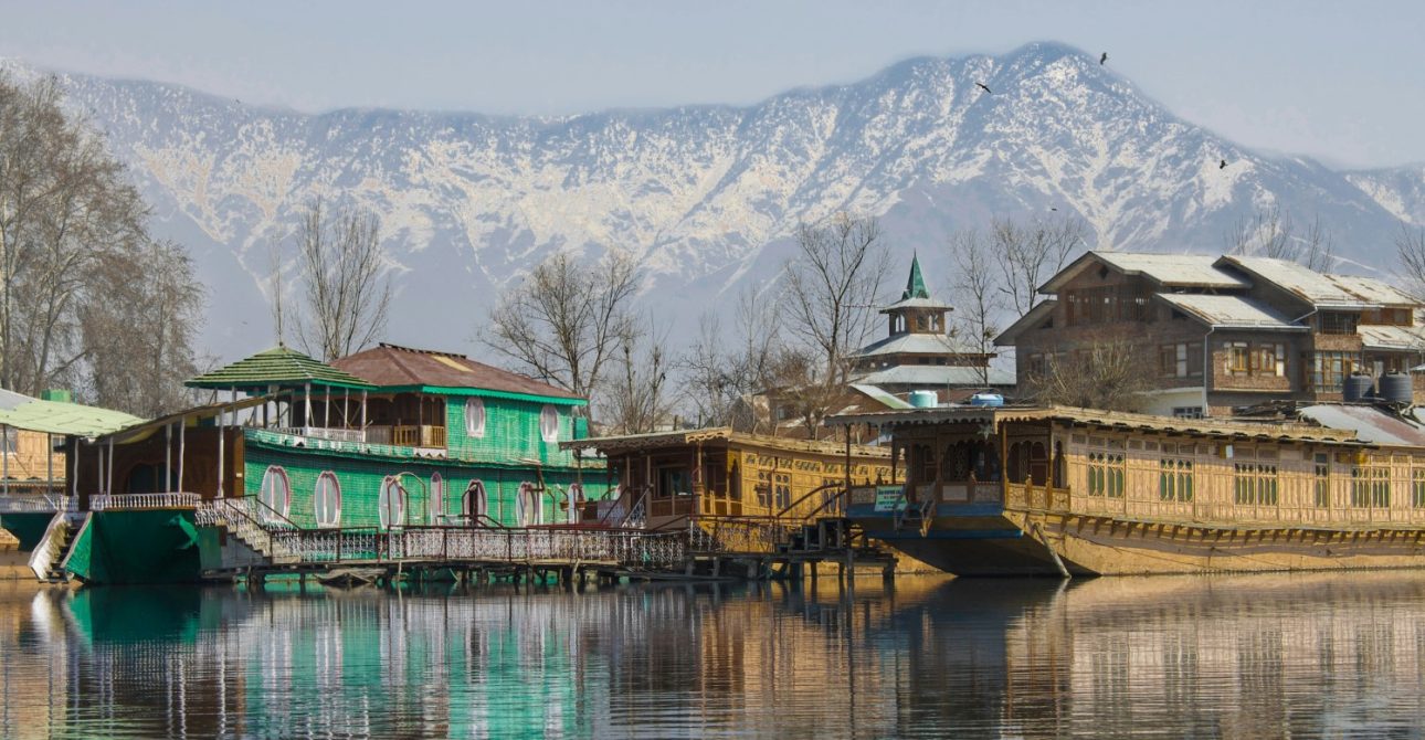 “Discover Kashmir in 5 Days: A Complete Guide to Must-Visit Destinations, Scenic Adventures, and Local Delicacies!”